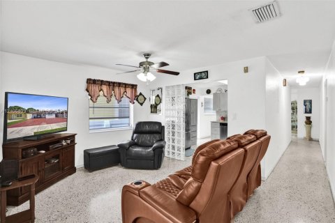 Villa ou maison à vendre à Hialeah, Floride: 4 chambres, 205.87 m2 № 2419419 - photo 23