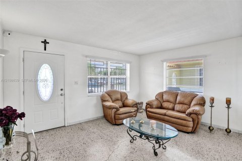 Villa ou maison à vendre à Hialeah, Floride: 4 chambres, 205.87 m2 № 2419419 - photo 21