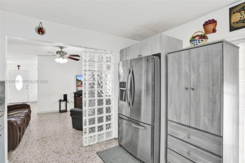 Villa ou maison à vendre à Hialeah, Floride: 4 chambres, 205.87 m2 № 2419419 - photo 26