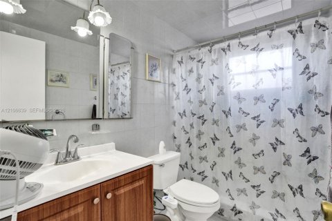 Villa ou maison à vendre à Hialeah, Floride: 4 chambres, 205.87 m2 № 2419419 - photo 3