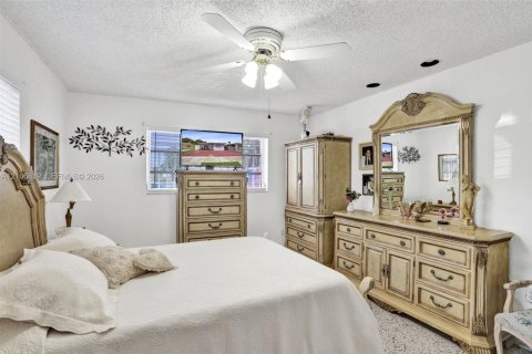 Villa ou maison à vendre à Hialeah, Floride: 4 chambres, 205.87 m2 № 2419419 - photo 30