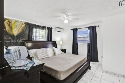 Villa ou maison à vendre à Hialeah, Floride: 4 chambres, 205.87 m2 № 2419419 - photo 16