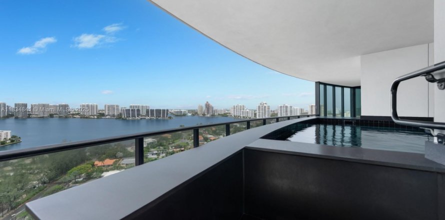 Condo à Sunny Isles Beach, Floride, 3 chambres № 1978391