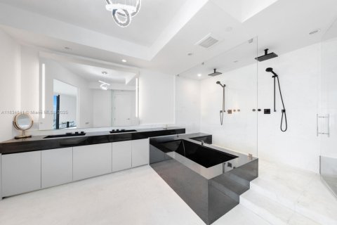 Copropriété à vendre à Sunny Isles Beach, Floride: 3 chambres, 294.59 m2 № 1978391 - photo 25