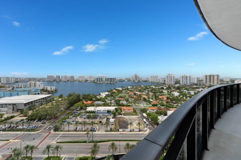 Copropriété à vendre à Sunny Isles Beach, Floride: 3 chambres, 294.59 m2 № 1978391 - photo 15