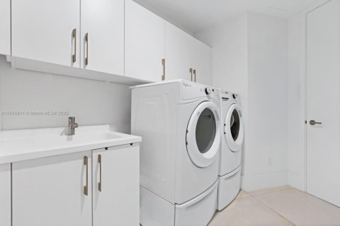 Copropriété à vendre à Sunny Isles Beach, Floride: 3 chambres, 294.59 m2 № 1978391 - photo 12