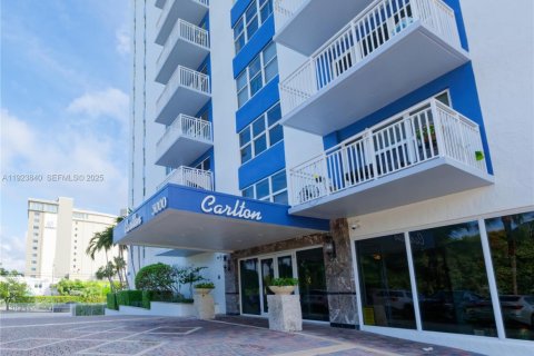 Condominio en venta en Fort Lauderdale, Florida, 1 dormitorio, 78.6 m2 № 1983118 - foto 4