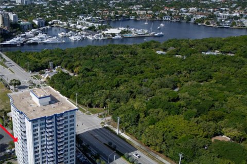 Condominio en venta en Fort Lauderdale, Florida, 1 dormitorio, 78.6 m2 № 1983118 - foto 2