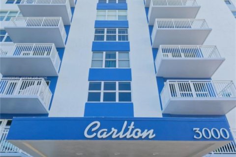 Condominio en venta en Fort Lauderdale, Florida, 1 dormitorio, 78.6 m2 № 1983118 - foto 5