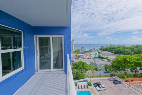 Condominio en venta en Fort Lauderdale, Florida, 1 dormitorio, 78.6 m2 № 1983118 - foto 13