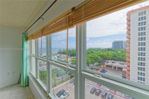 Condominio en venta en Fort Lauderdale, Florida, 1 dormitorio, 78.6 m2 № 1983118 - foto 11
