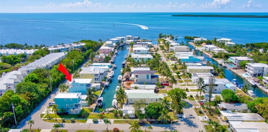 House in Key Largo, Florida 3 bedrooms, 223.06 sq.m. № 1727641