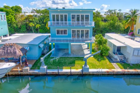 House in Key Largo, Florida 3 bedrooms, 223.06 sq.m. № 1727641 - photo 2