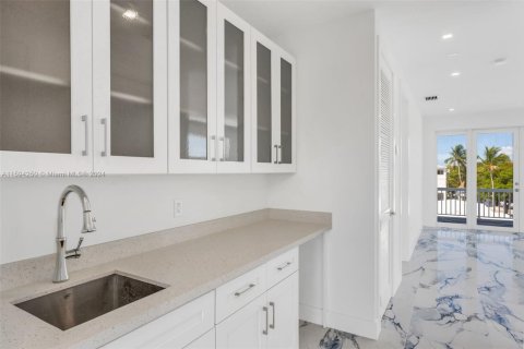 House in Key Largo, Florida 3 bedrooms, 223.06 sq.m. № 1727641 - photo 24