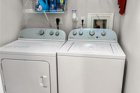 House in Royal Palm Beach, Florida 4 bedrooms, 186.08 sq.m. № 1999625 - photo 19