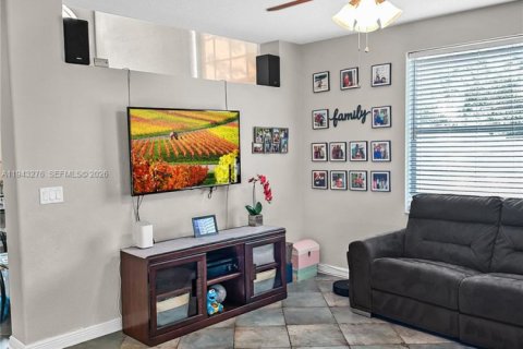 House in Royal Palm Beach, Florida 4 bedrooms, 186.08 sq.m. № 1999625 - photo 17