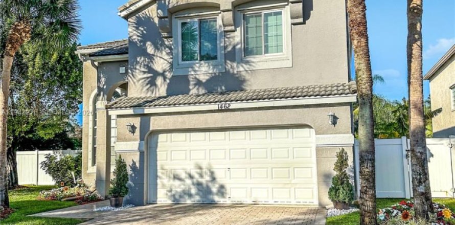 House in Royal Palm Beach, Florida 4 bedrooms, 186.08 sq.m. № 1999625