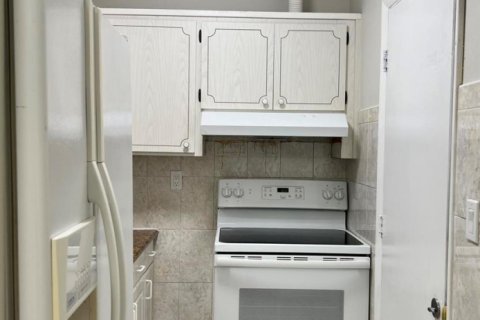 Снять в аренду кондоминиум в Помпано-Бич, Флорида 3 комнаты, 79.9м2, № 2085548 - фото 12