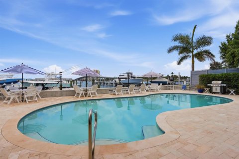 Condo in Palm Beach Shores, Florida, 2 bedrooms № 2276313