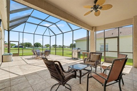 House in Wesley Chapel, Florida 4 bedrooms, 281.68 sq.m. № 2237917 - photo 5