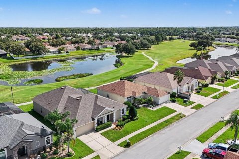 House in Wesley Chapel, Florida 4 bedrooms, 281.68 sq.m. № 2237917 - photo 2