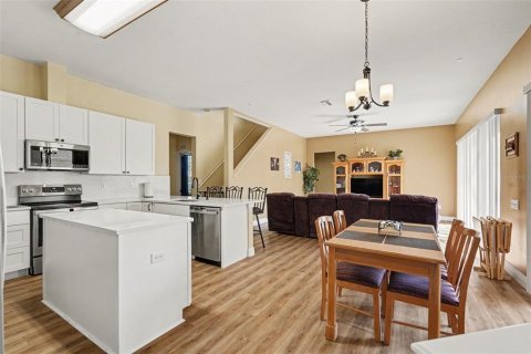 House in Wesley Chapel, Florida 4 bedrooms, 281.68 sq.m. № 2237917 - photo 11