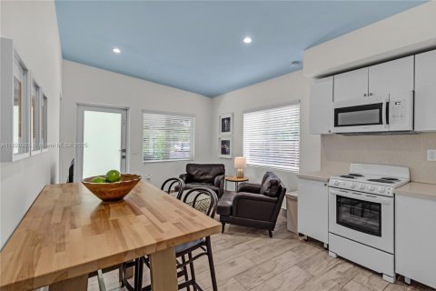 House in Miami, Florida 3 bedrooms, 66.89 sq.m. № 1826043 - photo 5