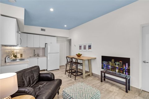 House in Miami, Florida 3 bedrooms, 66.89 sq.m. № 1826043 - photo 7