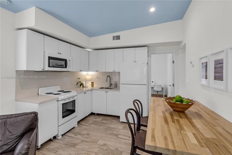 House in Miami, Florida 3 bedrooms, 66.89 sq.m. № 1826043 - photo 4