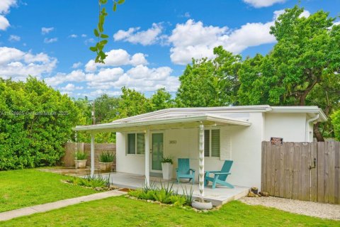 House in Miami, Florida 3 bedrooms, 66.89 sq.m. № 1826043 - photo 2