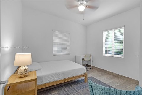 House in Miami, Florida 3 bedrooms, 66.89 sq.m. № 1826043 - photo 10