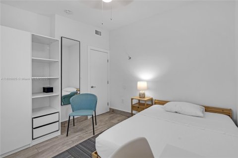 House in Miami, Florida 3 bedrooms, 66.89 sq.m. № 1826043 - photo 11