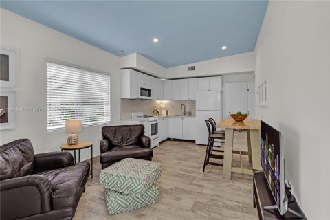 House in Miami, Florida 3 bedrooms, 66.89 sq.m. № 1826043 - photo 3