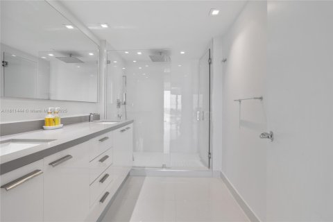 Купить кондоминиум в Халландейл-Бич, Флорида 3 спальни, 145.95м2, № 1752006 - фото 21