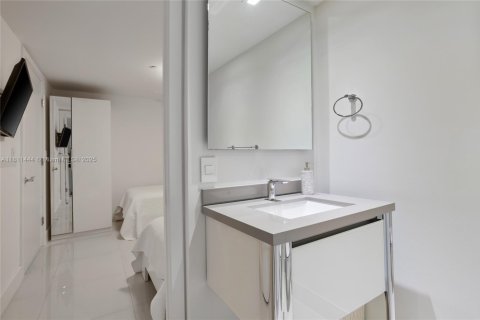 Купить кондоминиум в Халландейл-Бич, Флорида 3 спальни, 145.95м2, № 1752006 - фото 29