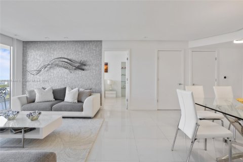 Купить кондоминиум в Халландейл-Бич, Флорида 3 спальни, 145.95м2, № 1752006 - фото 15