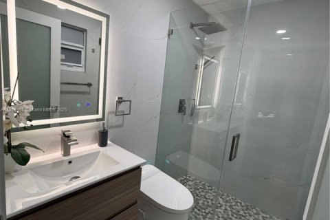 House in Florida City, Florida 4 bedrooms, 102.1 sq.m. № 1947894 - photo 8