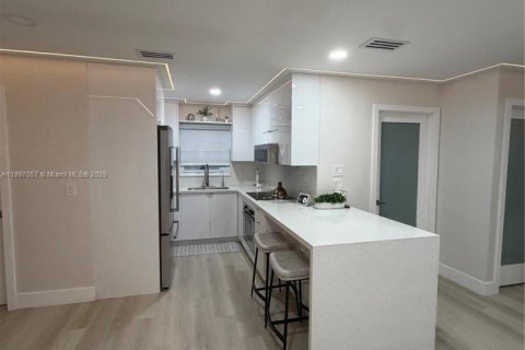 House in Florida City, Florida 4 bedrooms, 102.1 sq.m. № 1947894 - photo 6