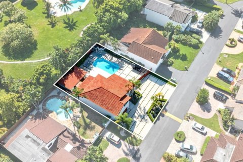 Villa ou maison à vendre à Miami, Floride: 3 chambres, 205.87 m2 № 2400544 - photo 8