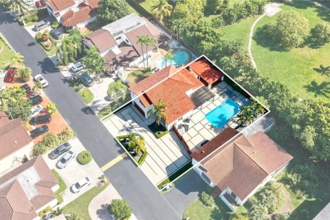 Villa ou maison à vendre à Miami, Floride: 3 chambres, 205.87 m2 № 2400544 - photo 11