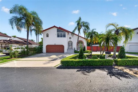 Villa ou maison à vendre à Miami, Floride: 3 chambres, 205.87 m2 № 2400544 - photo 2
