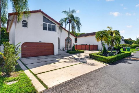 Villa ou maison à vendre à Miami, Floride: 3 chambres, 205.87 m2 № 2400544 - photo 3