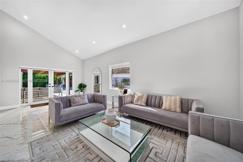 Villa ou maison à vendre à Miami, Floride: 3 chambres, 205.87 m2 № 2400544 - photo 17