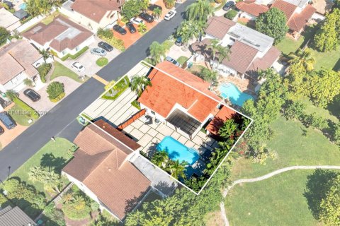 Villa ou maison à vendre à Miami, Floride: 3 chambres, 205.87 m2 № 2400544 - photo 10
