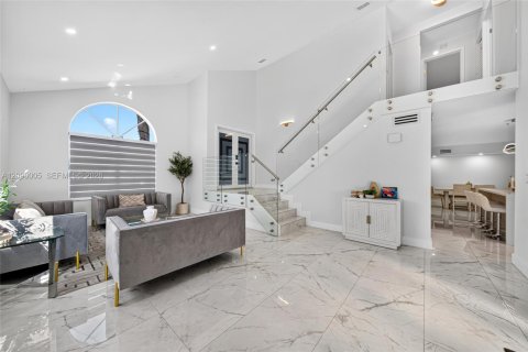 Villa ou maison à vendre à Miami, Floride: 3 chambres, 205.87 m2 № 2400544 - photo 14
