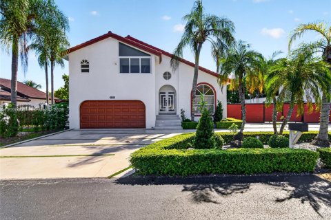 Villa ou maison à vendre à Miami, Floride: 3 chambres, 205.87 m2 № 2400544 - photo 4