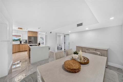Villa ou maison à vendre à Miami, Floride: 3 chambres, 205.87 m2 № 2400544 - photo 24