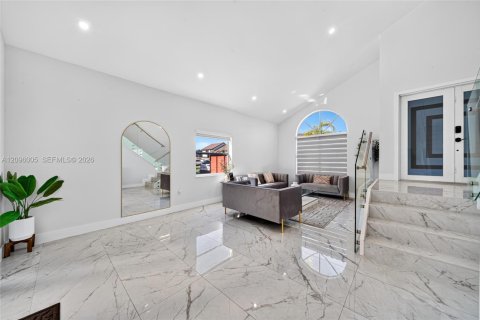 Villa ou maison à vendre à Miami, Floride: 3 chambres, 205.87 m2 № 2400544 - photo 16