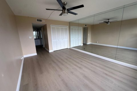 Condo in Pompano Beach, Florida, 3 bedrooms № 2190662 - photo 8