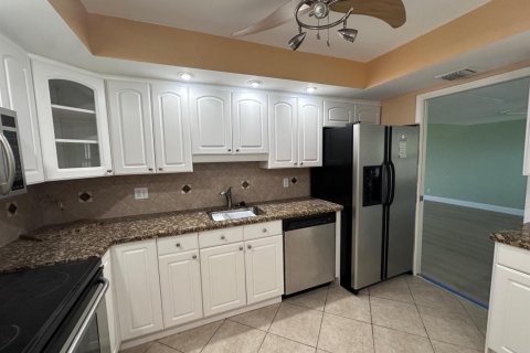 Condo in Pompano Beach, Florida, 3 bedrooms № 2190662 - photo 5